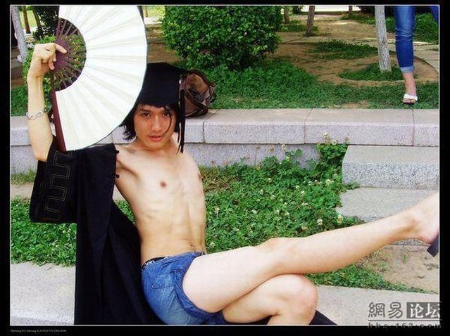 Girl or… (14 pics)
