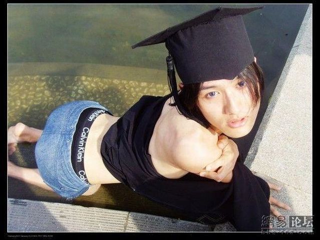 Girl or… (14 pics)