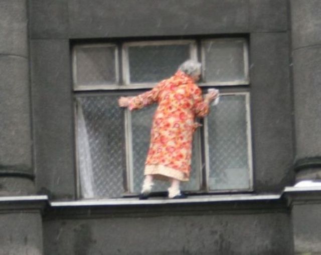 Déjà vu. Washing the windows can be dangerous (6 pics)