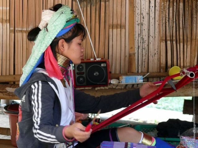 Padaung. Long-neck women (35 pics)