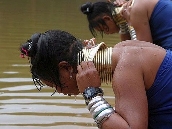 Padaung. Long-neck women (35 pics)