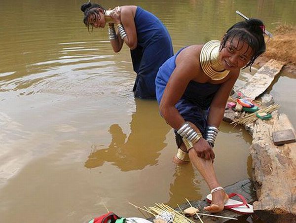 Padaung. Long-neck women (35 pics)