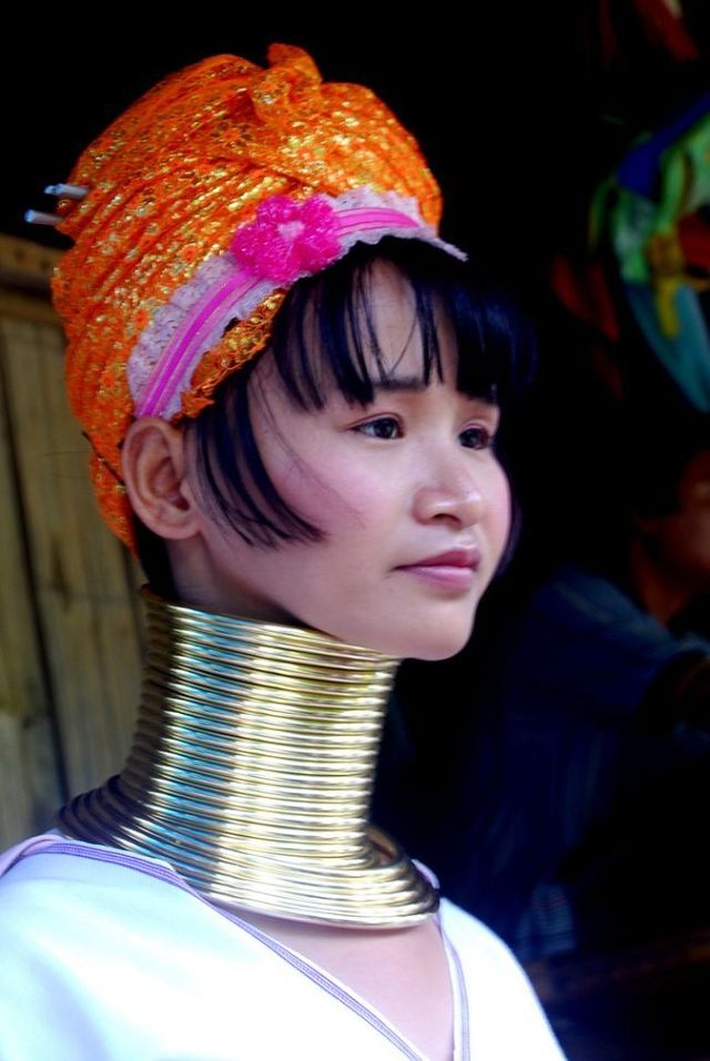 Padaung. Long-neck women (35 pics)