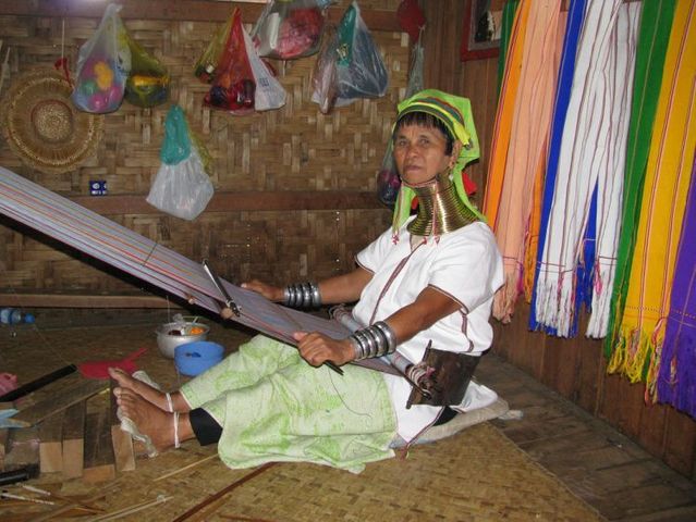 Padaung. Long-neck women (35 pics)