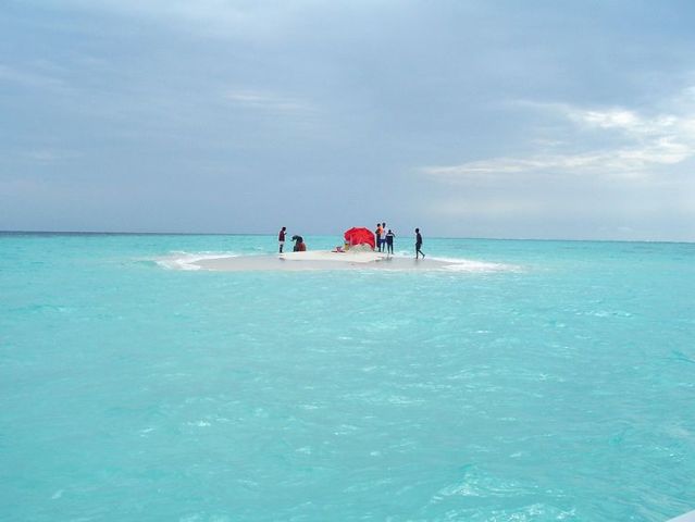 http://izismile.com/img/img2/20090625/maldives_03.jpg