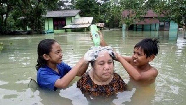 Flooding is not a reason to be upset ;) (36 photos)