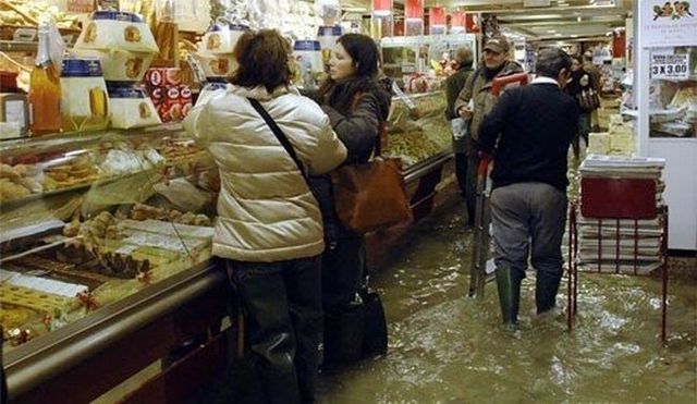 Flooding is not a reason to be upset ;) (36 photos)