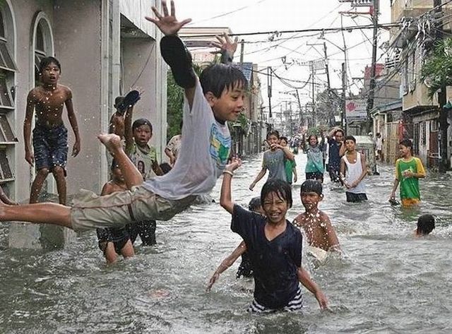 Flooding is not a reason to be upset ;) (36 photos)