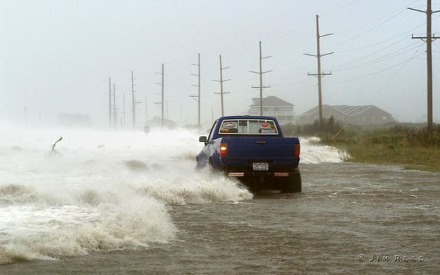 Storm chaser (32 pics)