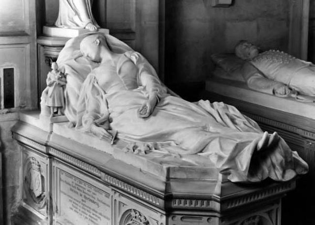 Crypts of royal families (22 pics)