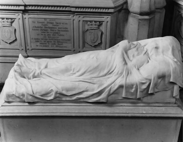 Crypts of royal families (22 pics)