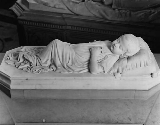 Crypts of royal families (22 pics)