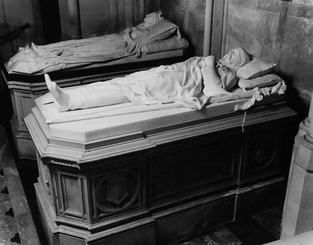 Crypts of royal families (22 pics)