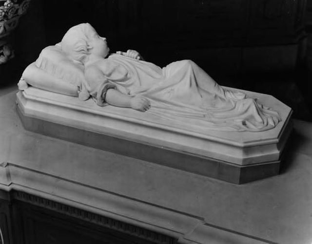 Crypts of royal families (22 pics)