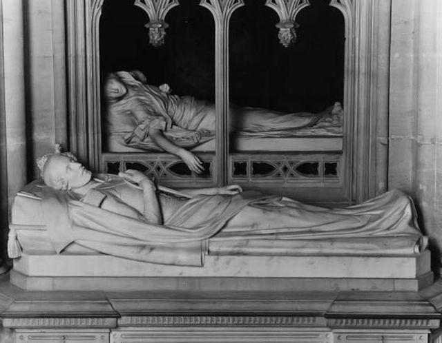 Crypts of royal families (22 pics)