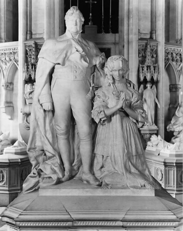 Crypts of royal families (22 pics)