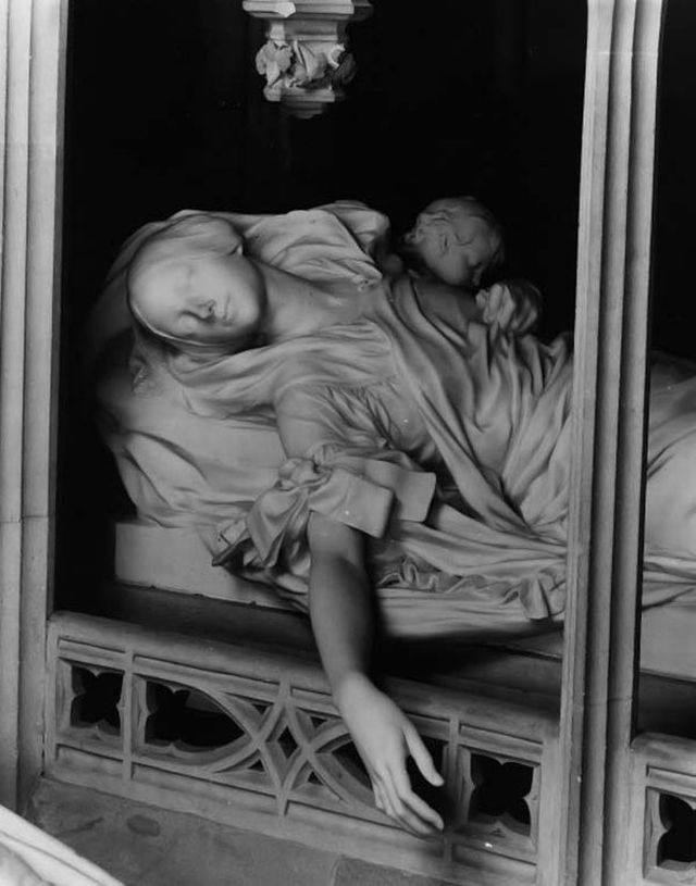 Crypts of royal families (22 pics)