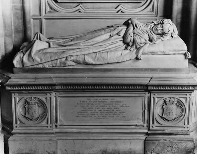 Crypts of royal families (22 pics)