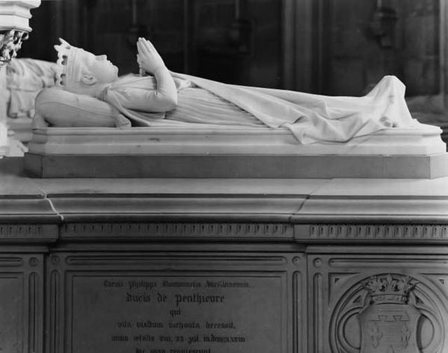 Crypts of royal families (22 pics)