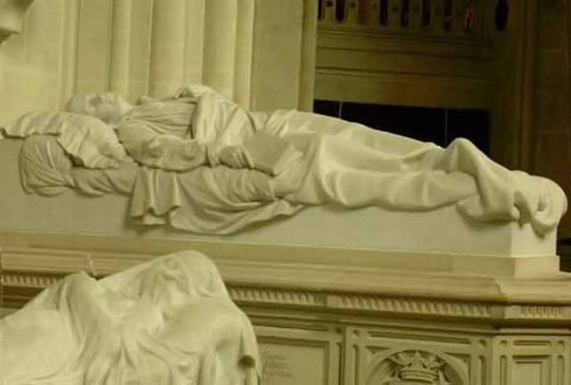 Crypts of royal families (22 pics)