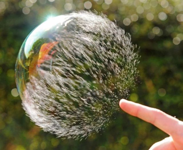 Bursting clean bubbles (9 pics)