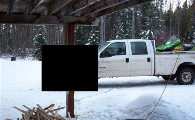 Winter car wash in Canada (2 pics)