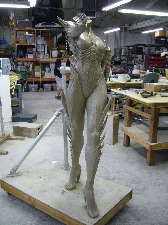The sculpture of the Queen of Blades (24 pics)