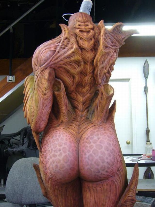 The sculpture of the Queen of Blades (24 pics)