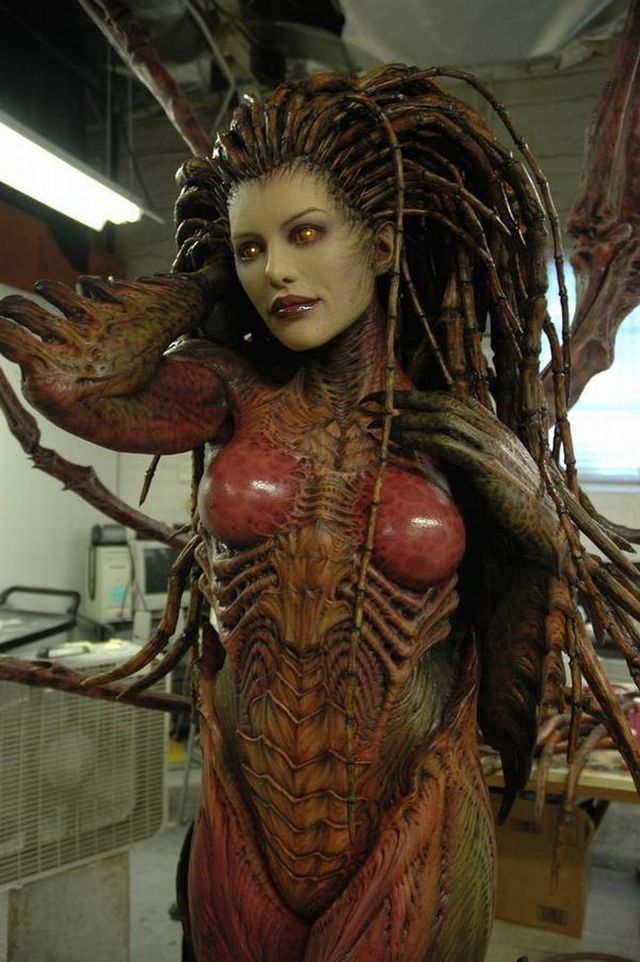 The sculpture of the Queen of Blades (24 pics)