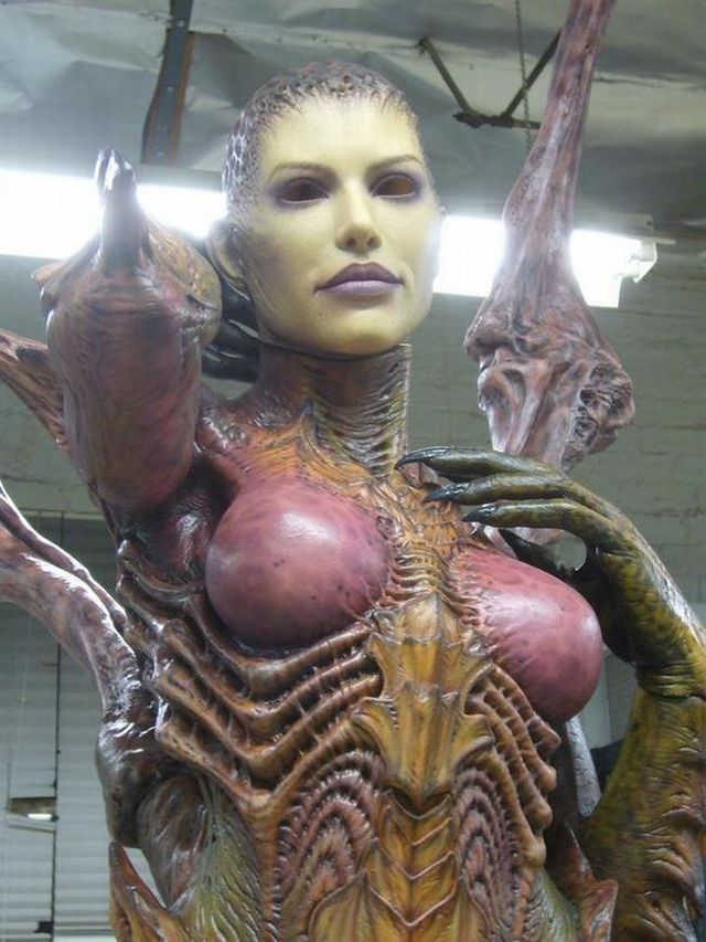 The sculpture of the Queen of Blades (24 pics)