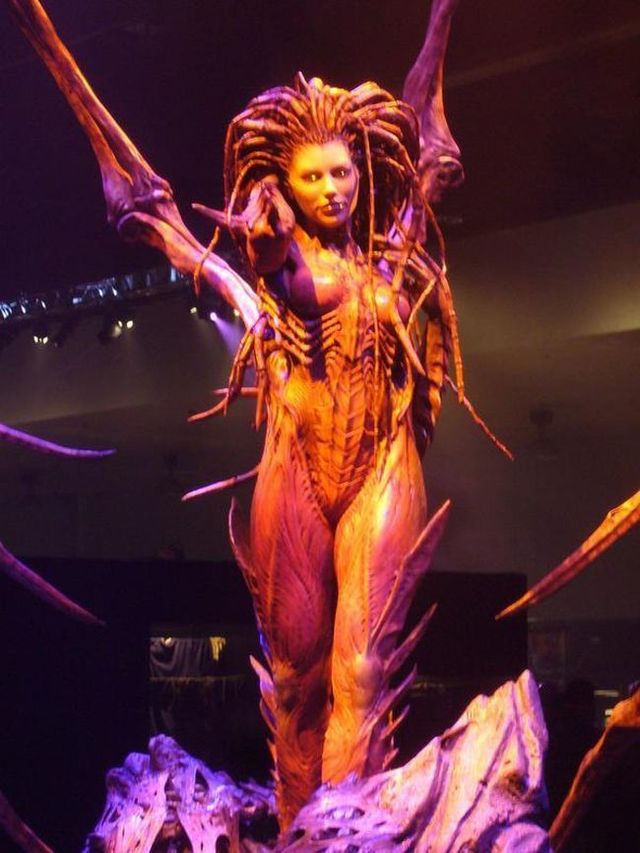 The sculpture of the Queen of Blades (24 pics)