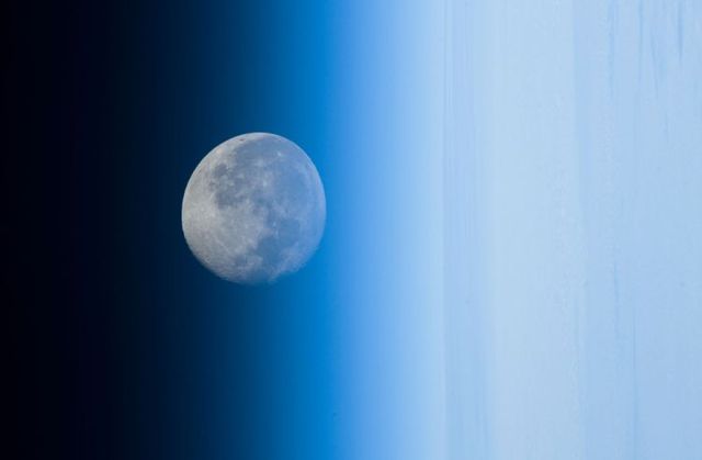 Beautiful pictures taken from the International Space Station (34 pics)