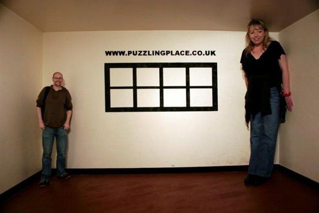 Secret of the Ames Room (8 pics + 1 video)