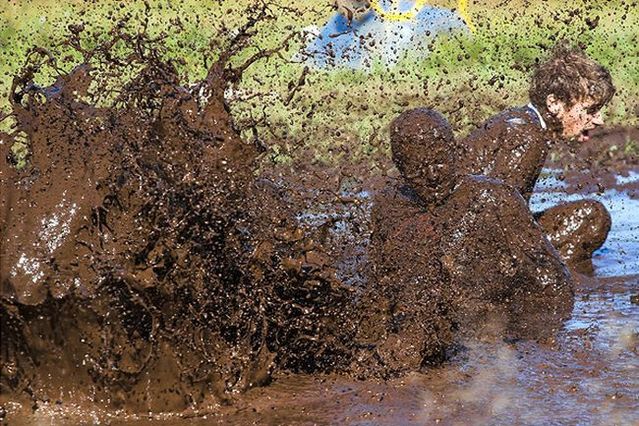 Swamp Football (36 pics)