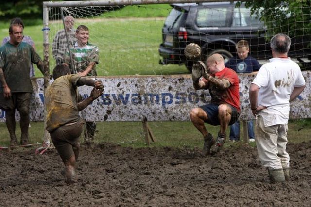 Swamp Football (36 pics)