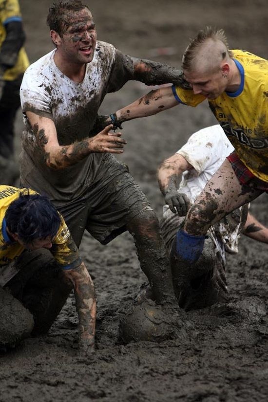 Swamp Football (36 pics)