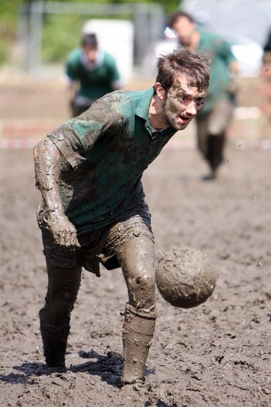 Swamp Football (36 pics)