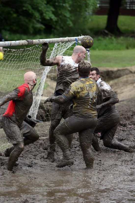 Swamp Football (36 pics)