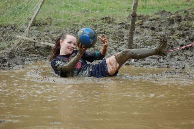 Swamp Football (36 pics)