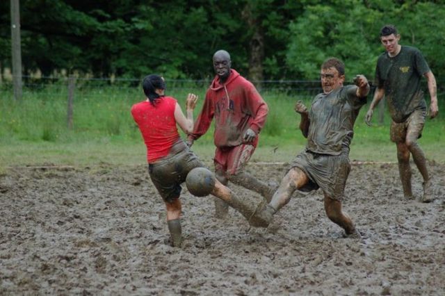 Swamp Football (36 pics)