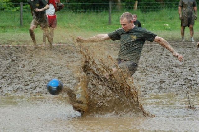 Swamp Football (36 pics)