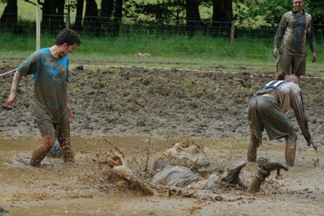 Swamp Football (36 pics)