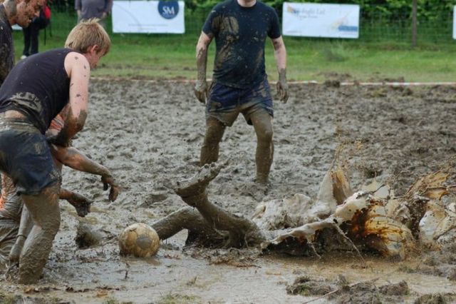Swamp Football (36 pics)