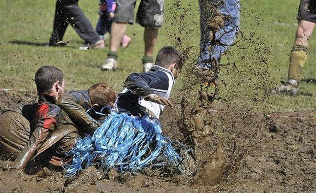 Swamp Football (36 pics)
