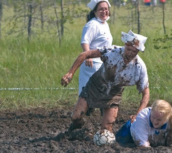 Swamp Football (36 pics)