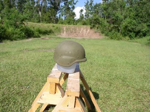 The test of a new Kevlar helmet (21 photos)
