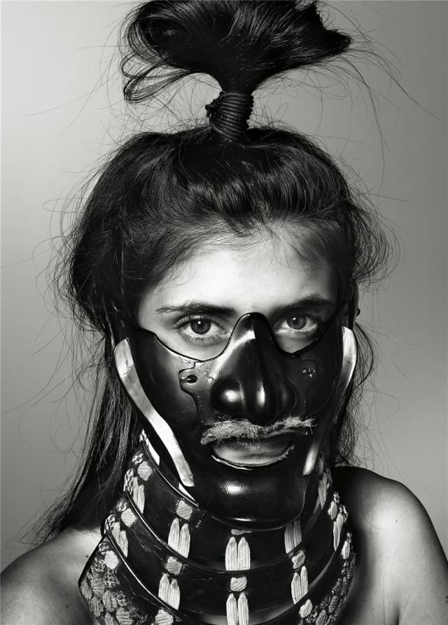 Stunning and weird photos of masked women by Richard Burbridge (8 pics)