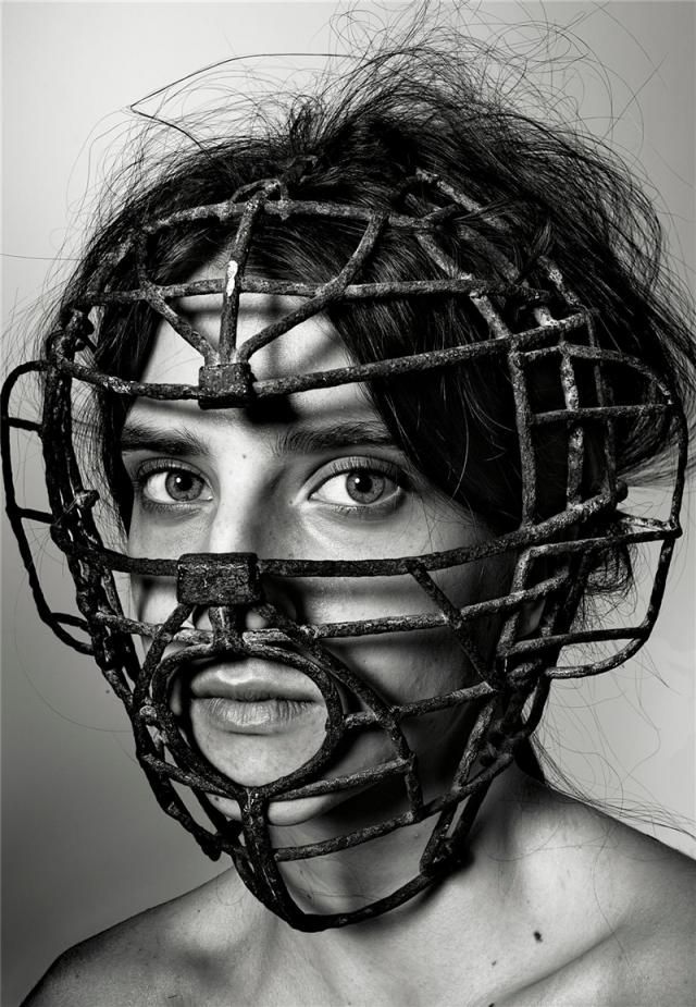 Stunning and weird photos of masked women by Richard Burbridge (8 pics)