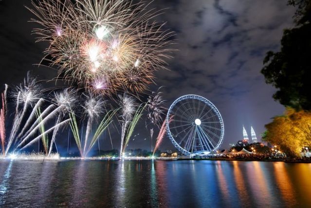 The most beautiful fireworks (35 pics)