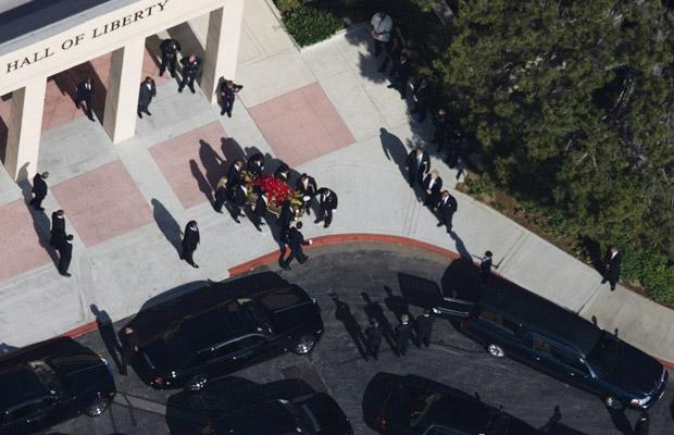 Michael Jackson's funeral (24 pics)